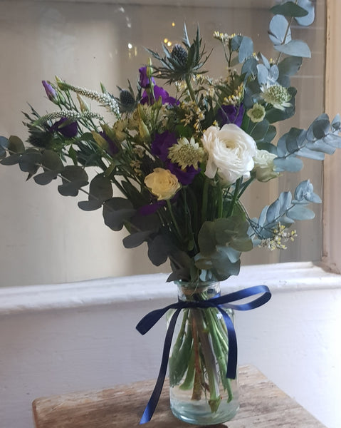 Burns day flowers delivery in Edinburgh