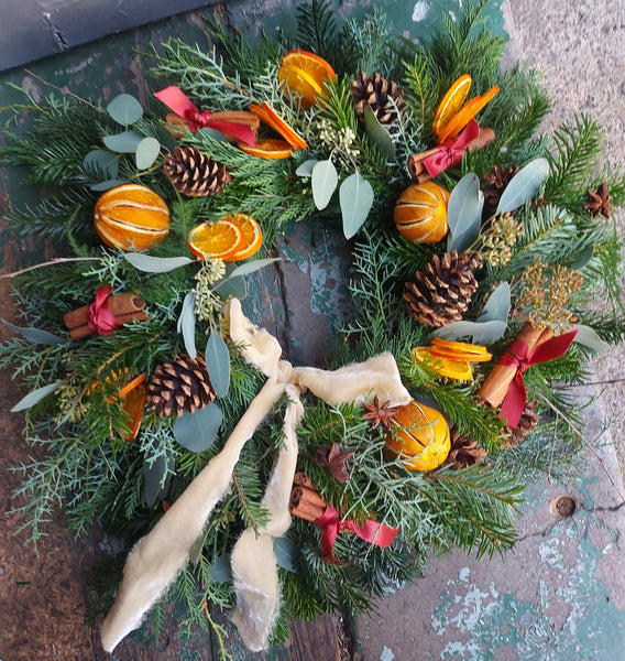 Rose-and-ammi-traditional-wreath-Edinburgh-florist
