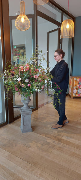 Large urn arrangement